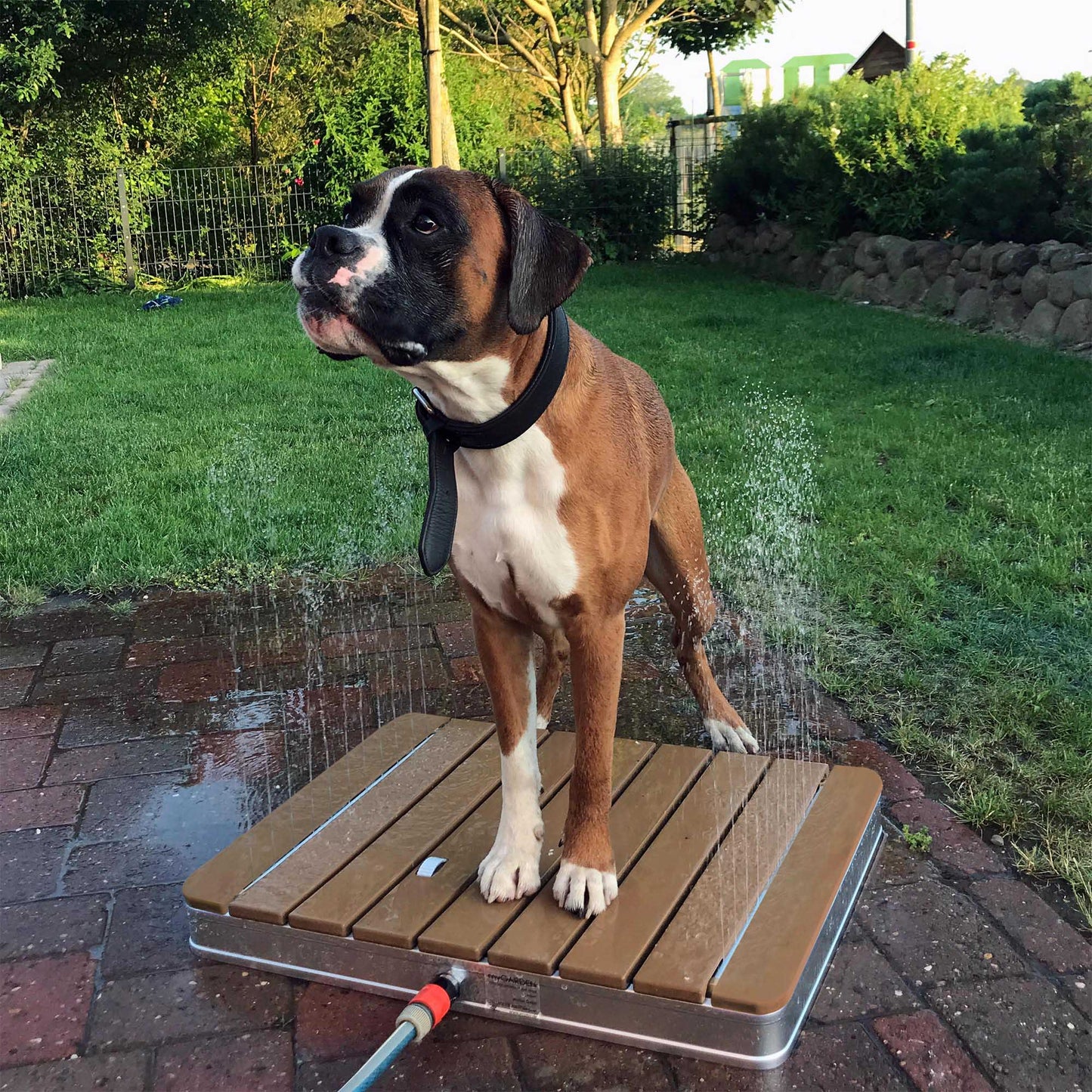 Gartendusche aus Teakholz mit Start/Stopp Funktion für Garten